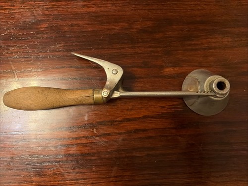 ANTIQUE GILCHRIST'S ICE CREAM SCOOP  No. 33 CONICAL SHAPE 10" long 2.5" Scoop