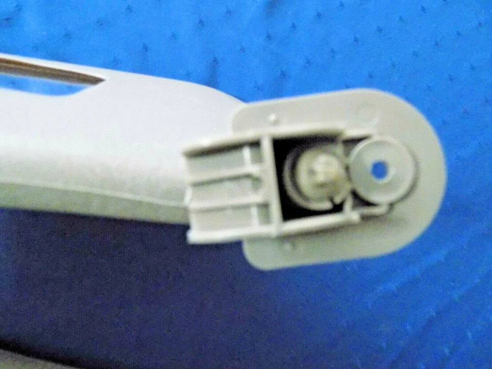 09 Pontiac G3 Wave DRIVER PASSENGER SIDE SUN VISOR SUNVISOR SET GRAY OEM - Imagem 3 de 3