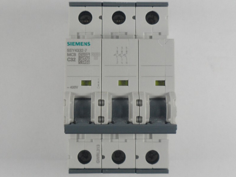 Siemens 5SY4332-7, Circuit Breaker, 5SY4 Series, 32A, 3 Pole, 400V AC