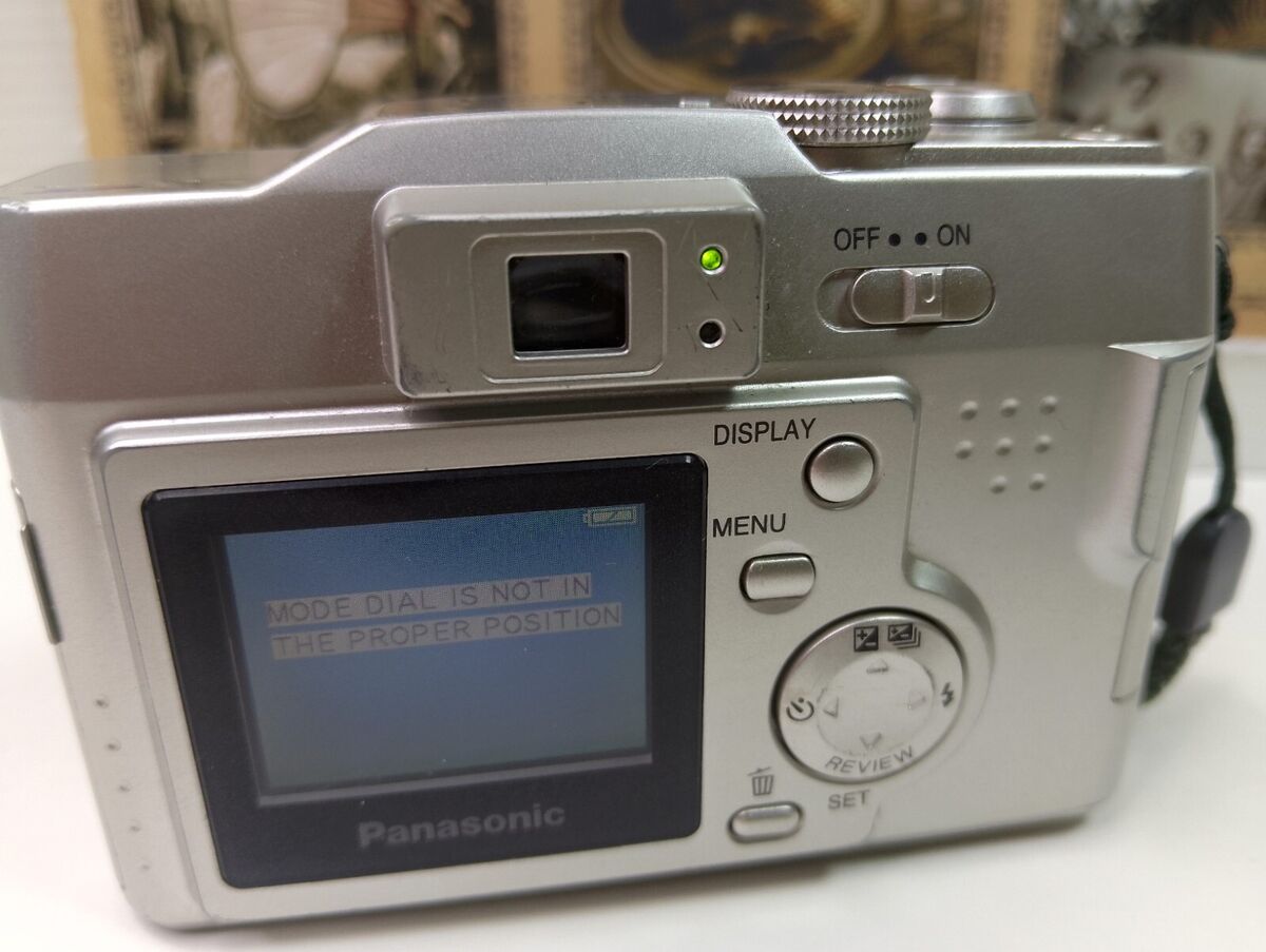 Panasonic Lumix DMC-LC33 3.2MP Compact Digital Camera Silver Panasonic Lumix DMC-LC33 3.2MP Compact Digital Camera Silver