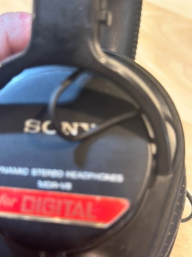 Auriculares estéreo dinámicos para monitor de estudio Sony MDR-V6 - Imagen 3 de 4