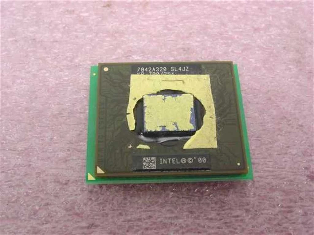 レア Pentium III Xeon 700MHz ＆ 900MHz 2MB Intel Pentium III Xeon microprocessor family