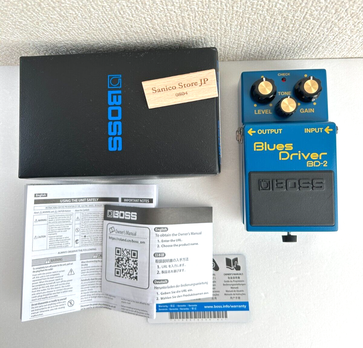ギター Blues d BOSS The BOSS DD-8's GLT delay mode can create glitchy effects and