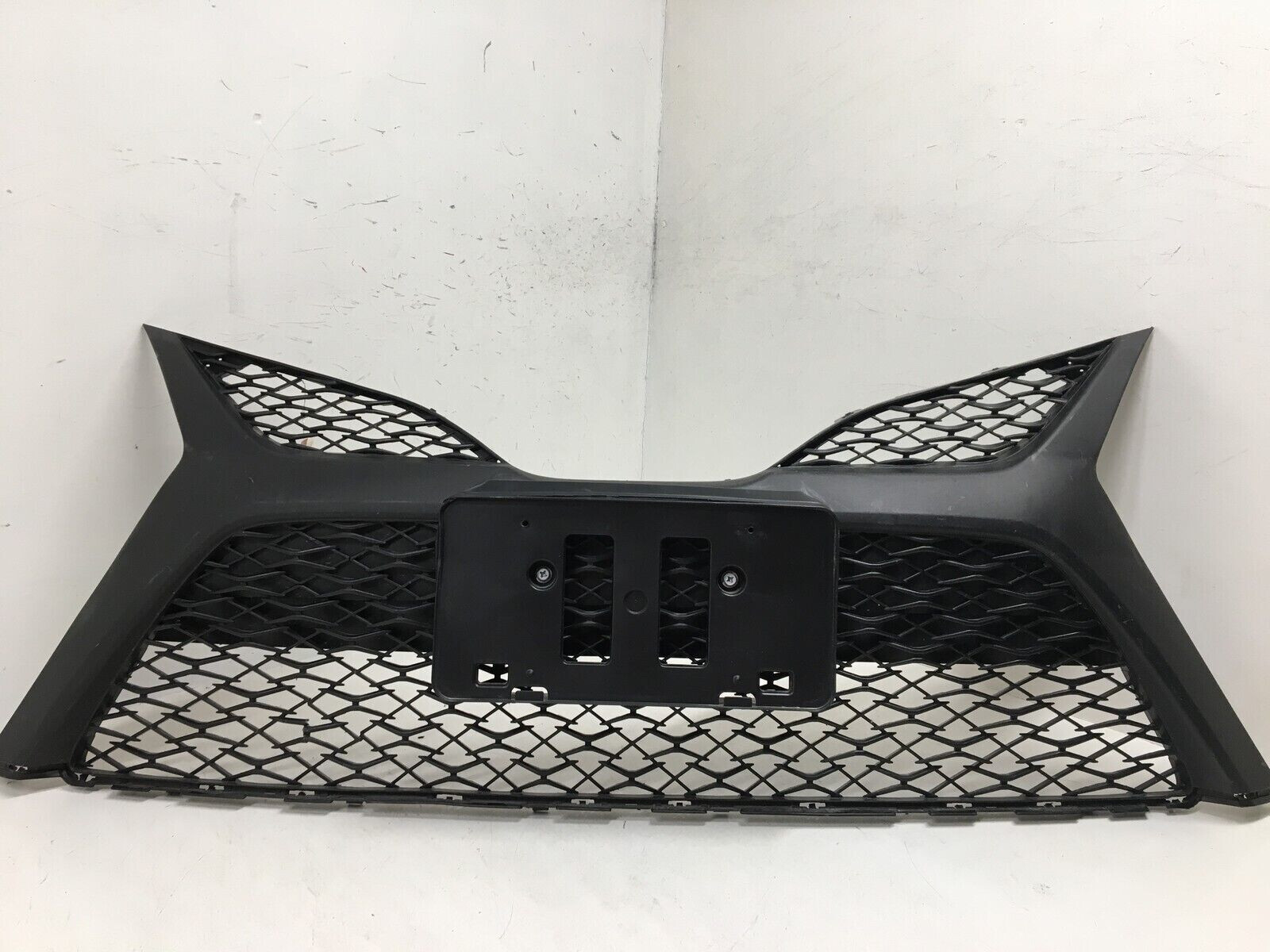 2018-2019 Toyota Camry SE XSE Hybrid Lower Grille OEM 53113-06130