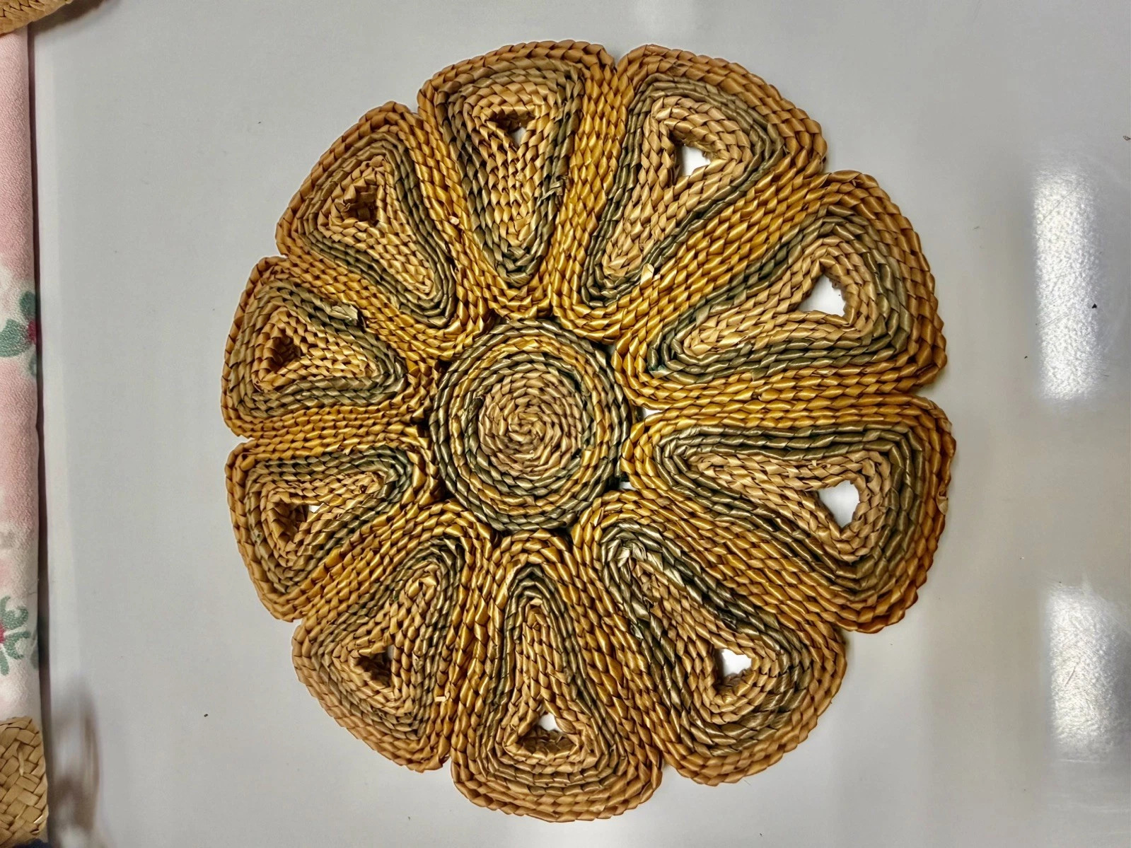 Vintage Woven Straw Raffia Trivet Set of 4 Boho Floral Hot Pads image 3