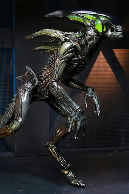 ALIENS: FIRETEAM ELITE - SPITTER ALIEN ACTIONFIGUR VON NECA