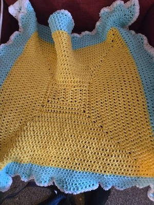 BEAUTIFUL NEW HANDMADE CROCHET BABY BLANKET/AFGHAN yellow/ mint with white