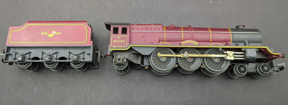 Triang Railways R50 4-6-2 LMS Maroon Princess Royal 8P 46200 very good - Image 2 of 4