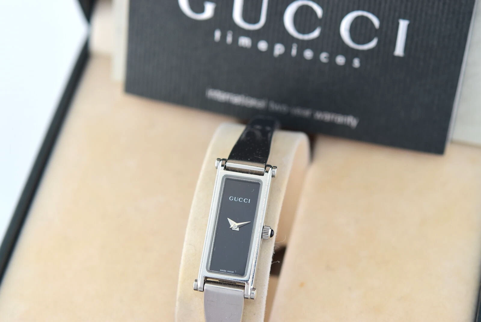 Montre à quartz femme vintage GUCCI 1500L cadran doré neuve à pile fabrication suisse boîte