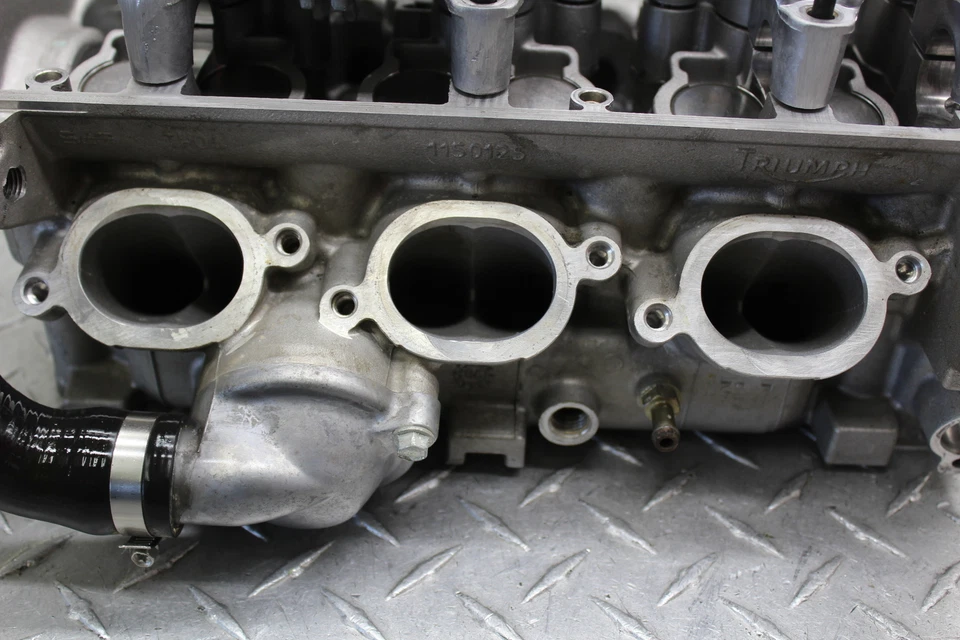 Triumph Daytona 675 2007 motor extremo superior culata Foto 3 de 4