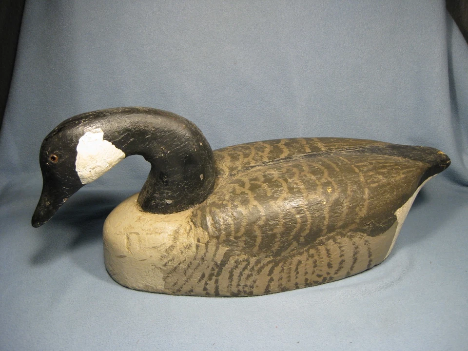 Señuelo de ganso canadiense de madera ligero vintage con ojos de vidrio de 20" de largo Foto 3 de 4