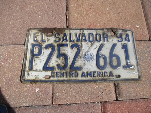 El Salvador 1994 license plate # P 252 661