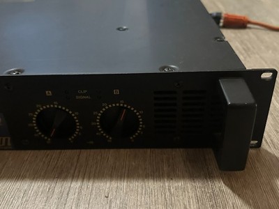 Yamaha P3200 Professional Power Amplifier – 500W Stereo / 1000W