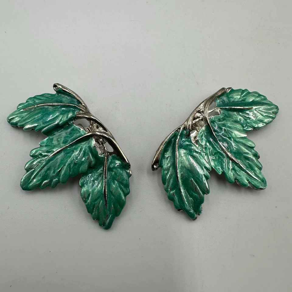 Clips para zapatos Nancy Katz vintage tono plateado verde esmalte hoja naturaleza botática Foto 3 de 4