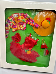 BK~ NIB BARBIE DOLL 1993 CLASSIQUE COLLECTION FASHION FLOWER SHOWER 10150
