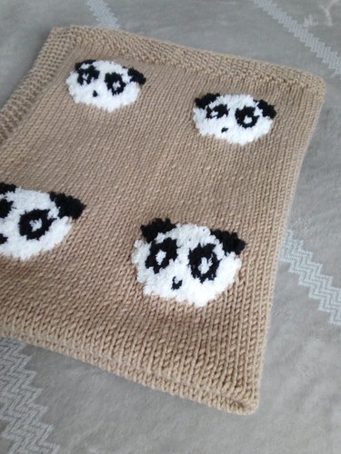 Manta bebé lana tejida a mano con pandas beige edredón bebé con pandas blancos - Imagen 4 de 10
