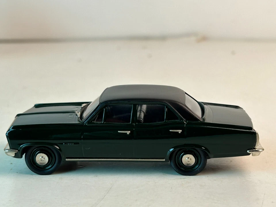 Lansdowne Models 1:43 Scale #38, 1971 Vauxhall PC Viscount Sedan with Box - Image 4 of 4