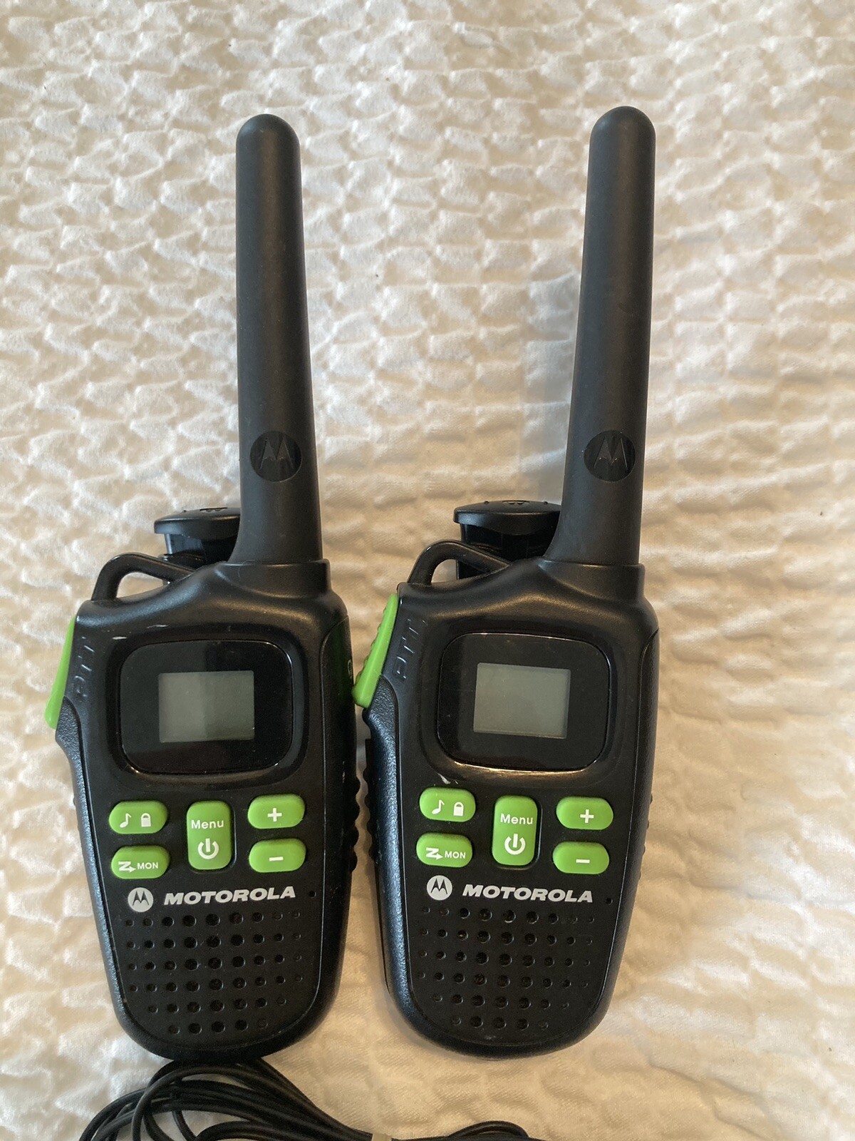 Motorola 2 PK Hunting Hands Free Walkie Talkies PTT Two Way Radios