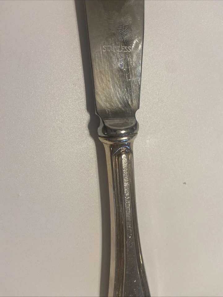 Cuchillos de mantequilla maestros Birks Regency Plate Marlborough plateados de colección Foto 4 de 4