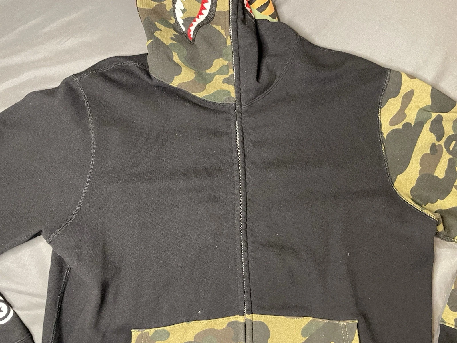 A BATHING APE (BAPE) Felpa con cappuccio A Bathing Ape Bape Shark full zip nera modello mimetico uomo XL