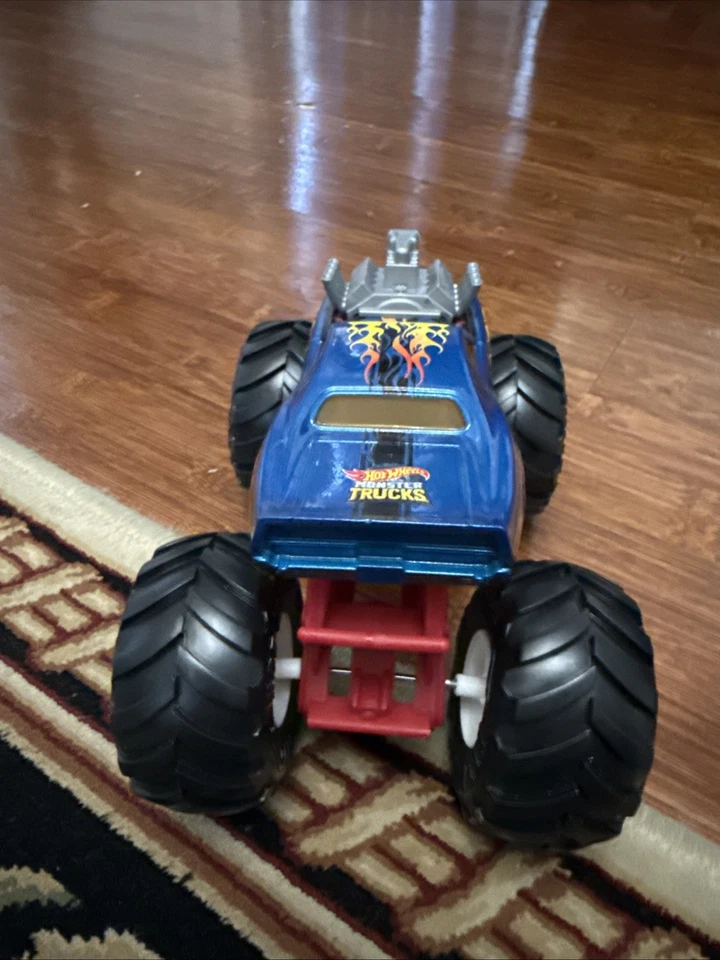 Monster Trucks Rodger Dodger de gran tamaño Hot Wheels 2021 escala 1:24 Foto 4 de 4
