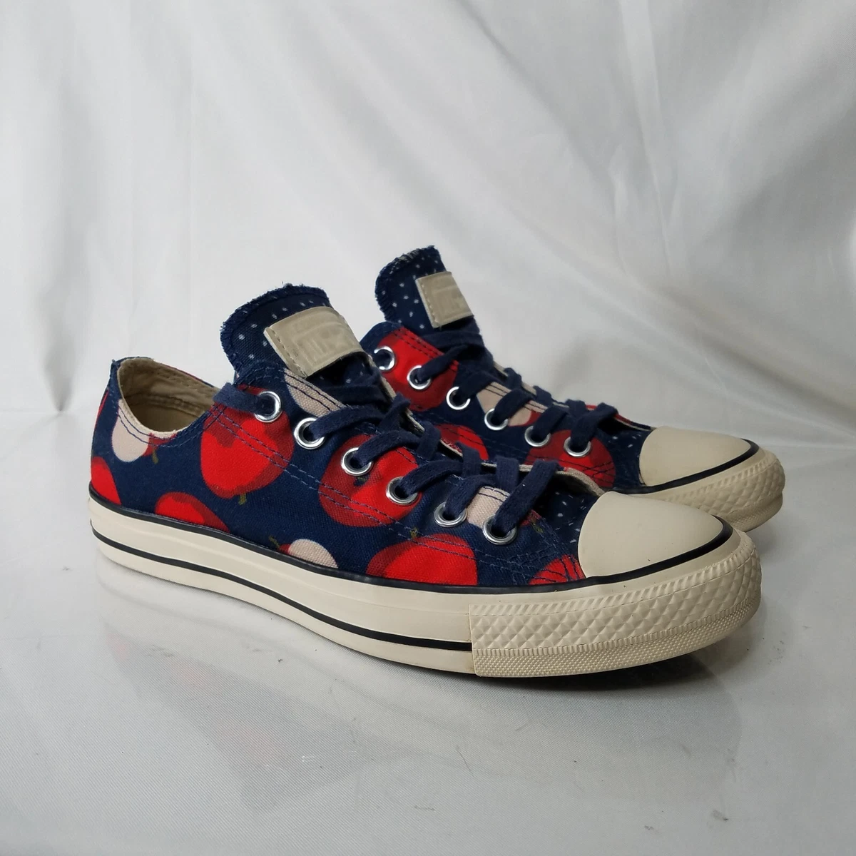 Converse printed sneakers top