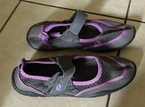 womens water shoes size 8