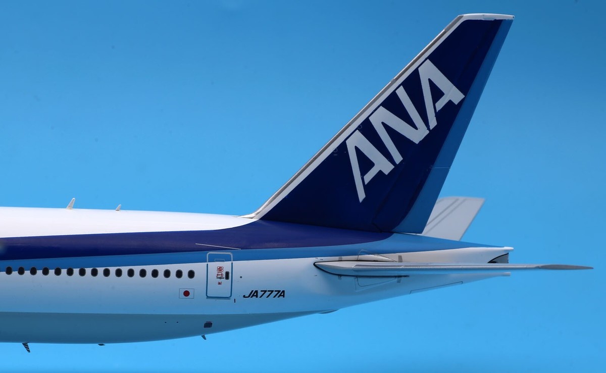 JC Wings 1:200 ANA Boeing B777-300ER Diecast Aircraft Model JC Wings 1:200 ANA Boeing B777-300ER Diecast Aircraft Model