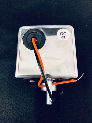 Johson リゾネーター コレクションに加わった最新のギター。1997年製のJohnsonリゾネーター