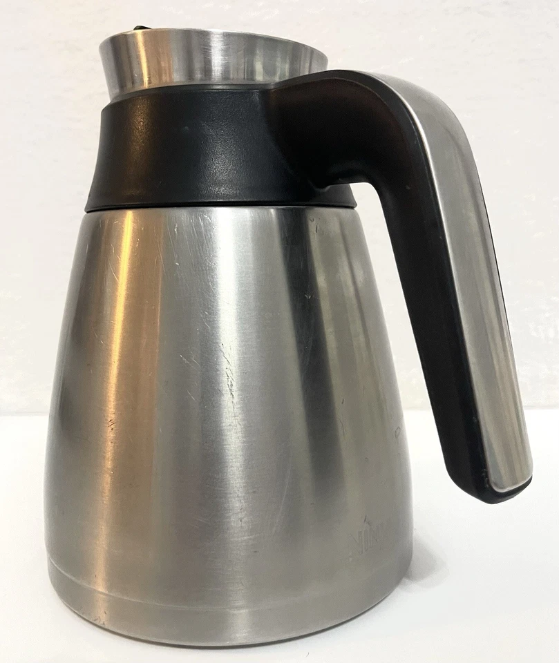 Garrafa térmica Ninja Coffee aço inoxidável 43 oz com tampa preparada - Imagem 4 de 4