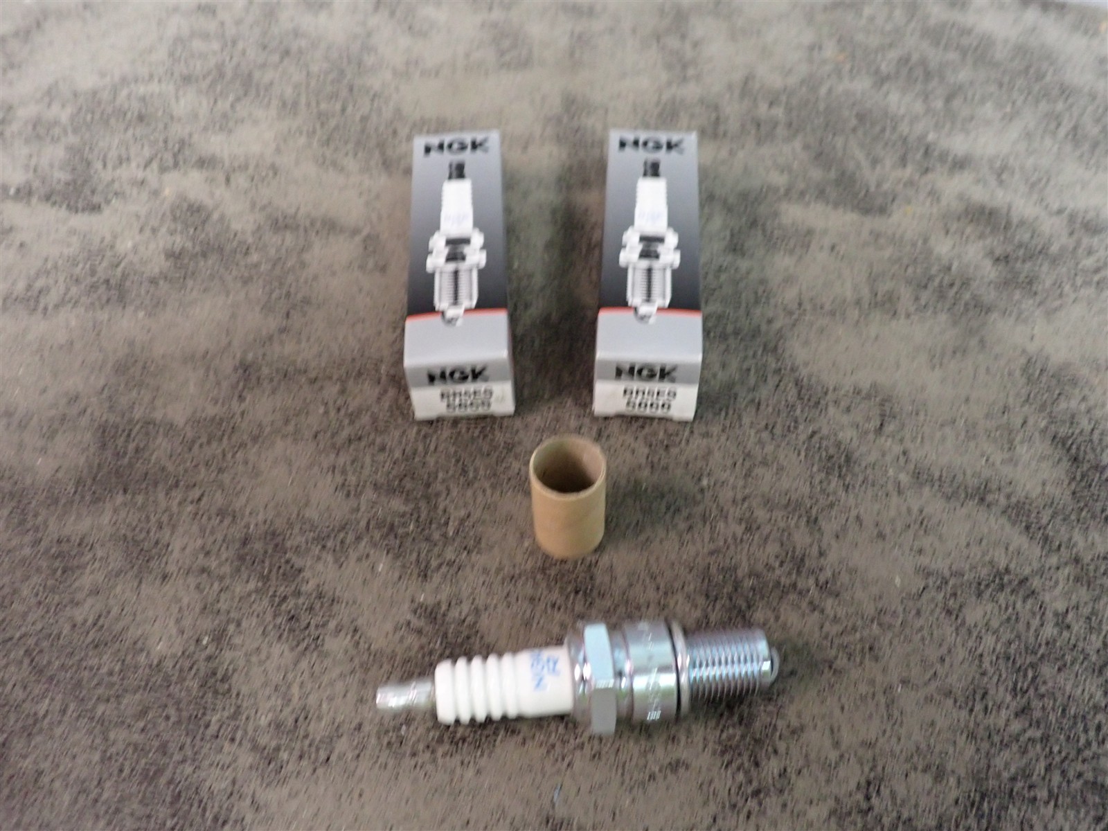 Set of 2 NEW NGK BR5ES 5866 Spark Plugs BN78
