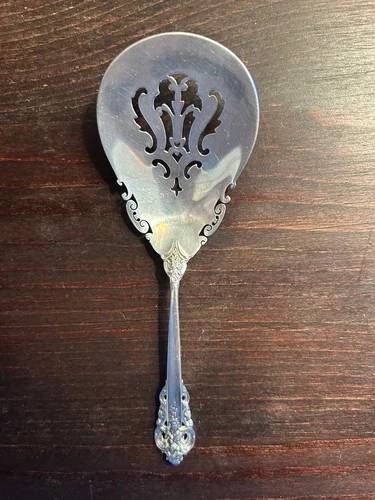 WALLACE GRAND BAROQUE STERLING SILVER BON BON NUT SPOON 5 1/4"  NO MONO EUC