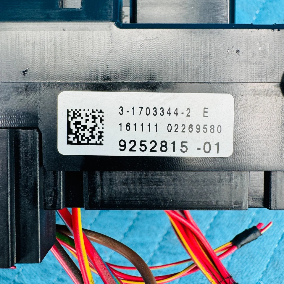 2012-2017 宝马 650i 熔断器控制单元 原始设备制造商 925281501 — 第 2/4 张图片