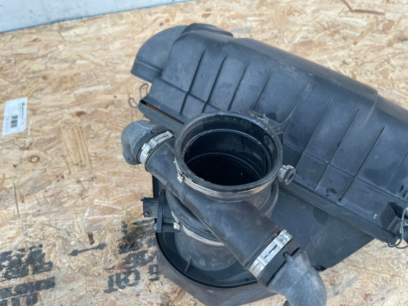 AIR CLEANER INTAKE BOX ASSEMBLY 58k 08-19 MASERATI GRANTURISMO M145