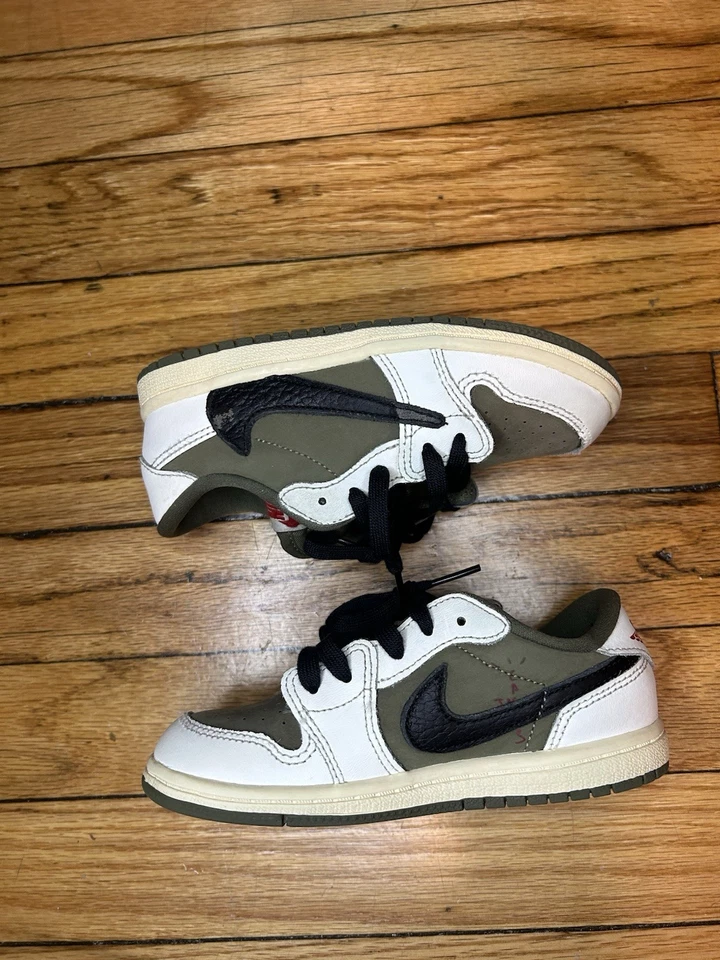 Travis Scott Jordan 1 mediano oliva talla 10c niño pequeño  Foto 2 de 4