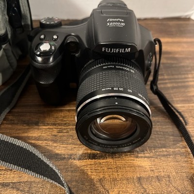 Fujifilm FinePix S Series S6000fd 6.3MP Digital Camera - Black