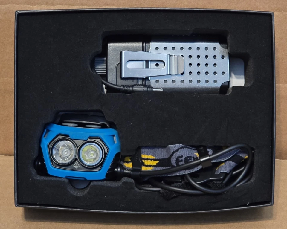 Faro de Pesca Fenix HP40F 450 Lúmenes con Opciones LED Azul y Blanco Foto 2 de 4