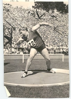 RUSSIAN Track Star TAMARA PRESS Shot Put Record VINTAGE 1962 Press Photo