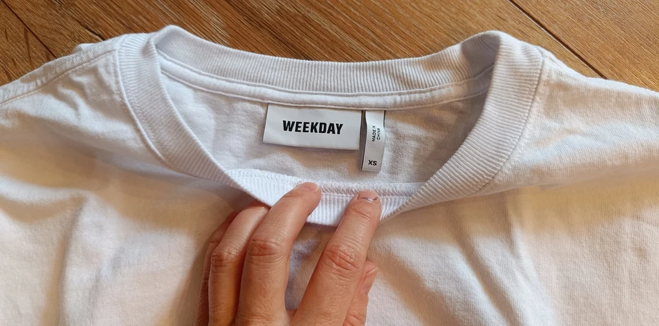 Shirt Gr. XS - L weiß WEEKDAY silberner Print - Bild 2 von 2