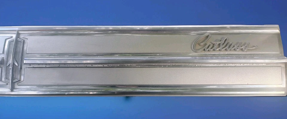 1965 Olds Cutlass S 442 Usado GM Acabamento de Painel Traseiro Fundido   - Imagem 3 de 4