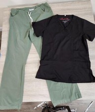 Women's Scrub Set Small Black Marilyn Monroe Top mediChic / Green SCRUB Pants