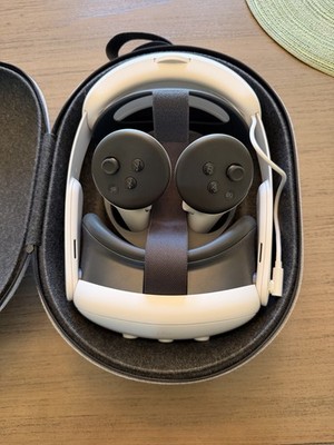 Meta Quest 3 128GB VR Headset - White, Extended Battery Excellent Condition