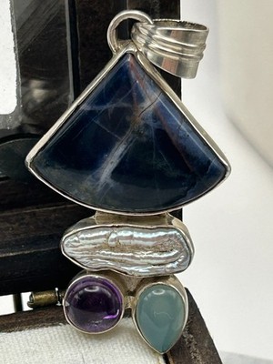 Anhänger Lapislazuli, weiße Perle, Amethyst und Chalzedon Edelsteine