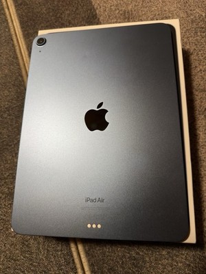Apple iPad Air (5th Generation) 2022 Wi-Fi 64GB Blau