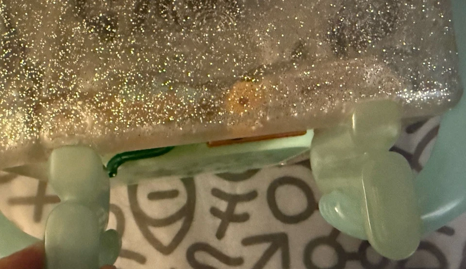 SDCC 2025 Kidrobot BMO Glow The Dark Figura Vinilo Hora de Aventuras Juego Sobre Dmgd Foto 4 de 4