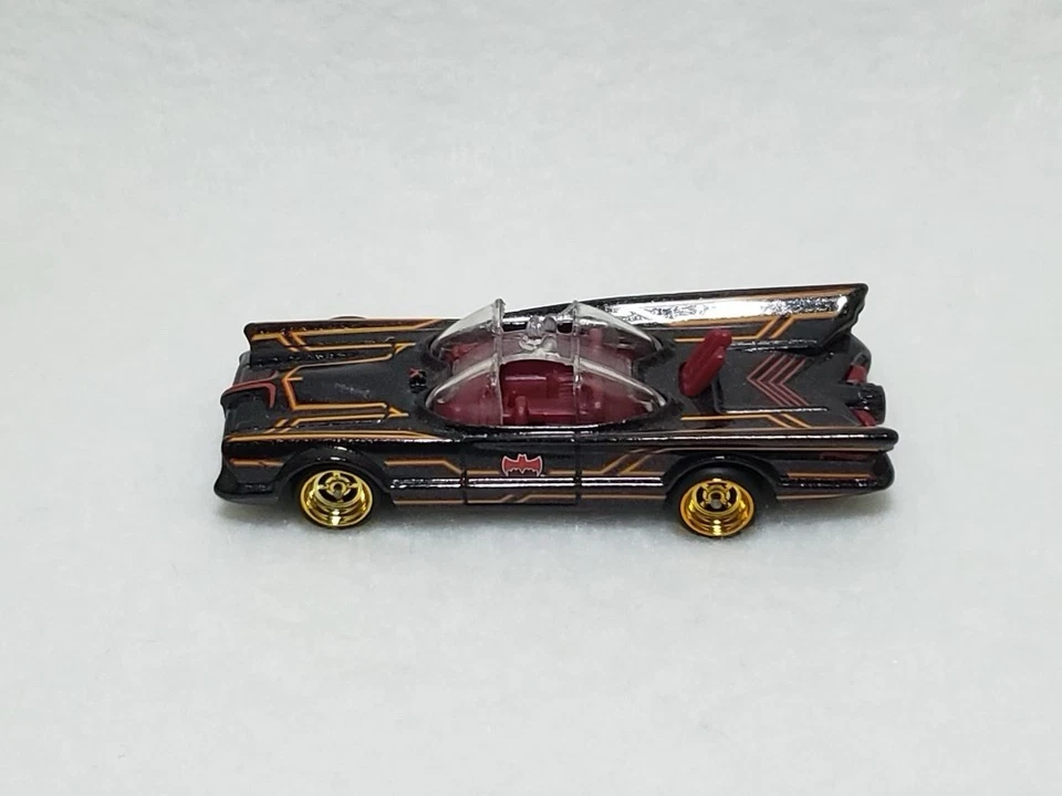 Hot Wheels Walmart-Exclusive (Unspun) Classic Series Batmobile - Image 2 of 3