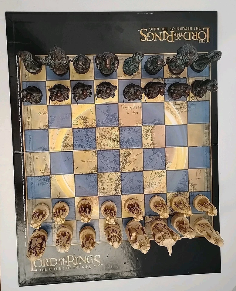 The Lord Of the Rings The Return Of The King Chess Set Parker Brothers 2003 - Image 3 of 4