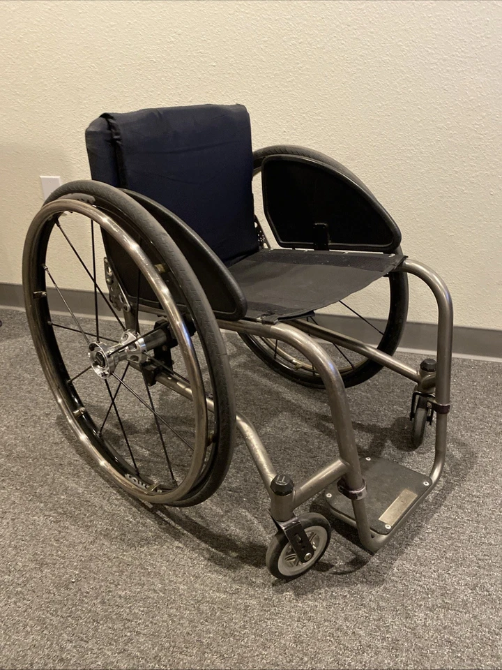 Tilite TR -c wheelchair 14x15 SPINERGY WHEELS 2004 Light Weight - Image 2 of 4