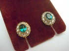 VINTAGE 1940s VARGAS FAUX EMERALD RHINESTONE SCREW BACK EARRINGS — photo 1
