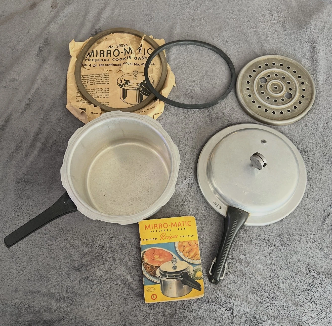 Mirro Matic 4qt VTG H 394M Aluminum Pressure Cooker With Jiggler & Extras